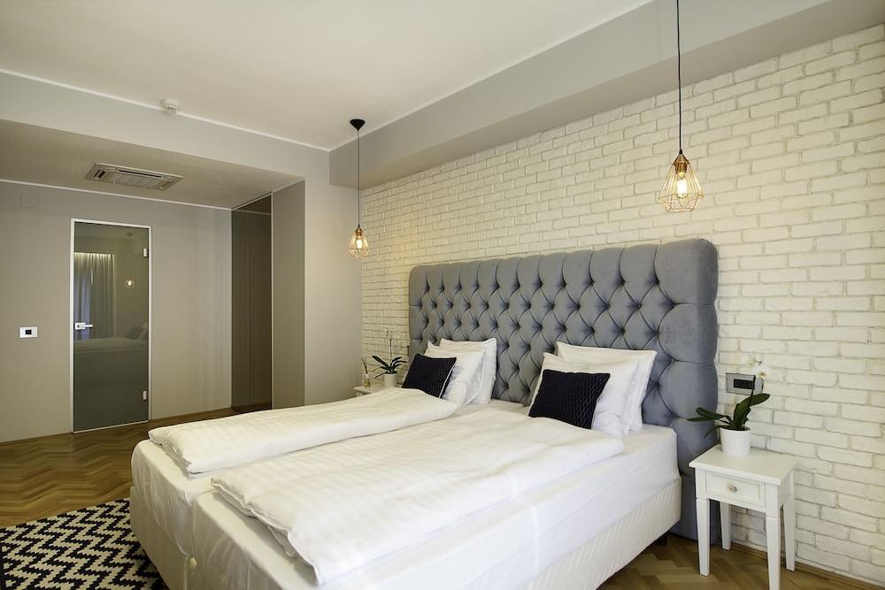 Hotel Venis Boutique 4*